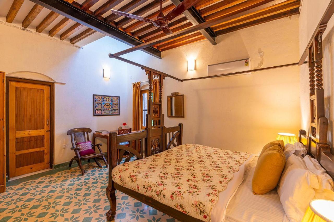 Stayvista'S Peepal Haveli - Rustic Kothi With Terrace, Breathtaking View & Bonfire Narainpur  Bagian luar foto