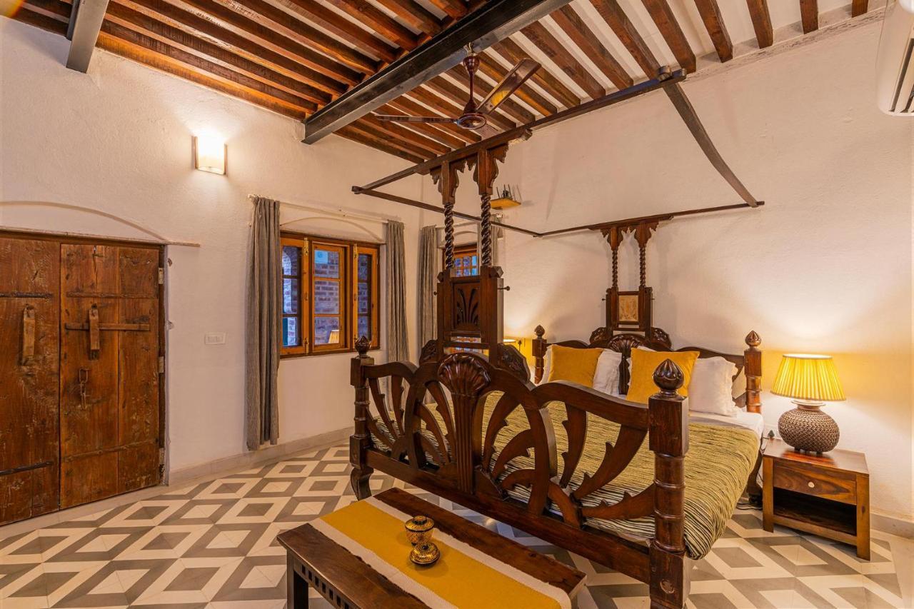 Stayvista'S Peepal Haveli - Rustic Kothi With Terrace, Breathtaking View & Bonfire Narainpur  Bagian luar foto